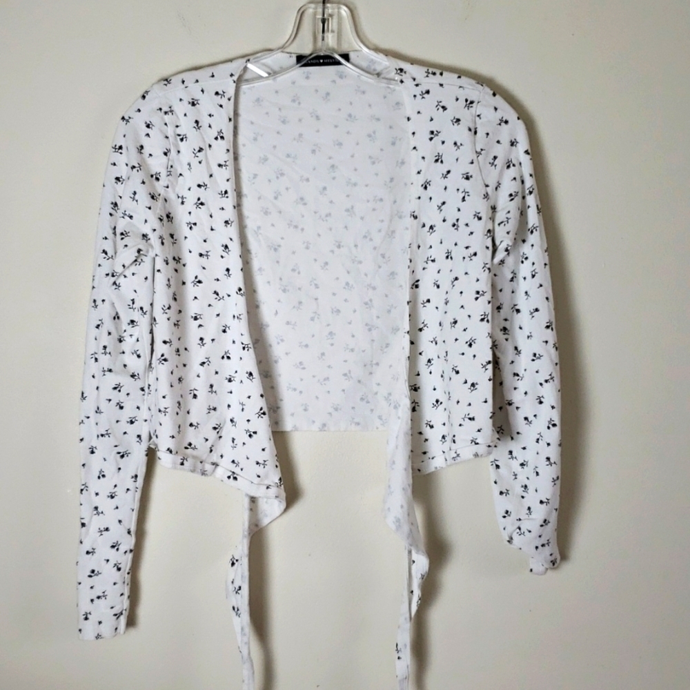 Brandy Melville cross over tie in back cropped ditzy floral top